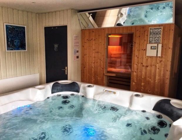 Gite Piscine Jacuzzi Privatises Clos Valentin Freulleville Zewnętrze zdjęcie